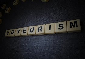 Viete, čo to je voyeurizmus? Trebárs bude lákať aj vás...